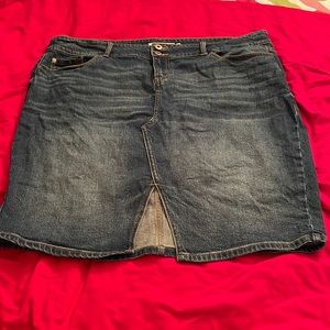 🔴 Torrid Denim Slit Front Pencil Skirt - Medium Wash 22